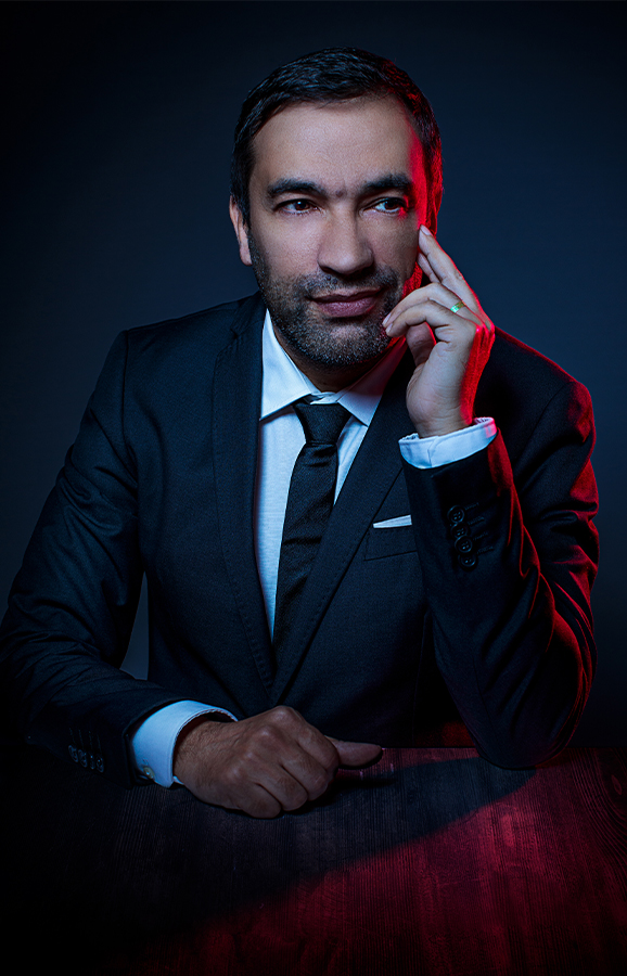 Theo St. John, author of psychological thrillers
